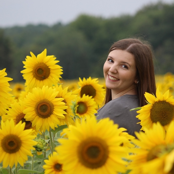 Meet your Posher, Mandi - Picture 1 of 1